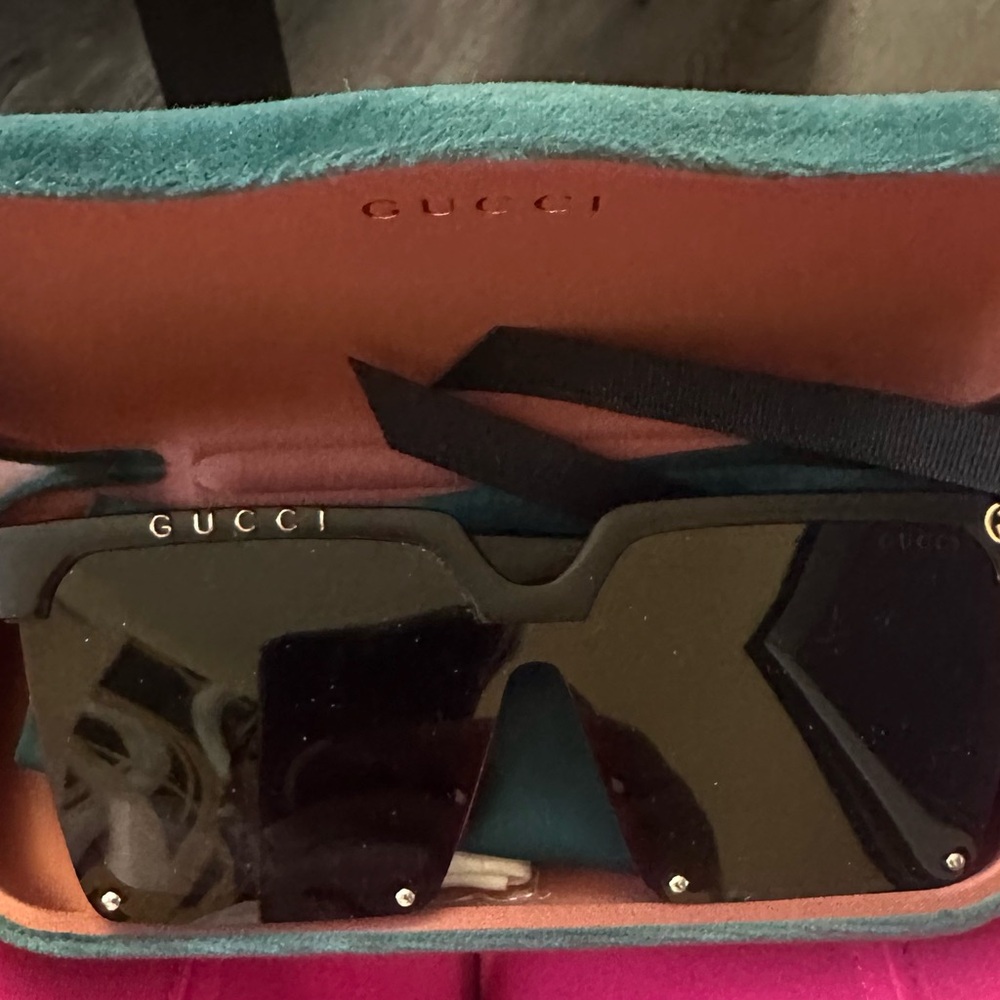 Gucci Black Shield Sunglasses with Logo